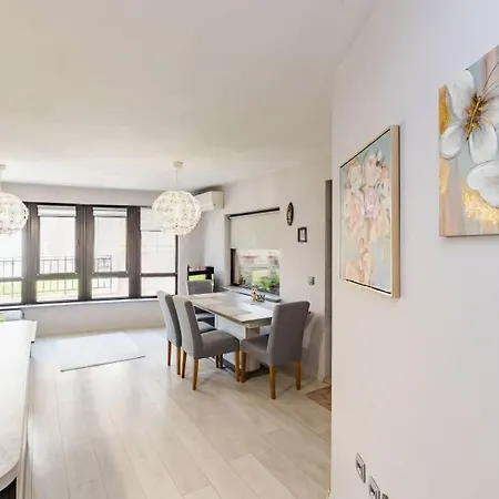 Cozy Summer Breeze Apartment Warna