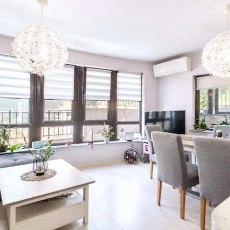 Cozy Summer Breeze Apartment Warna